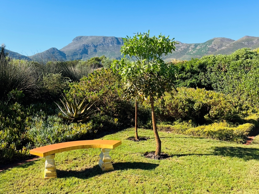 4 Bedroom Property for Sale in Lake Michelle Western Cape